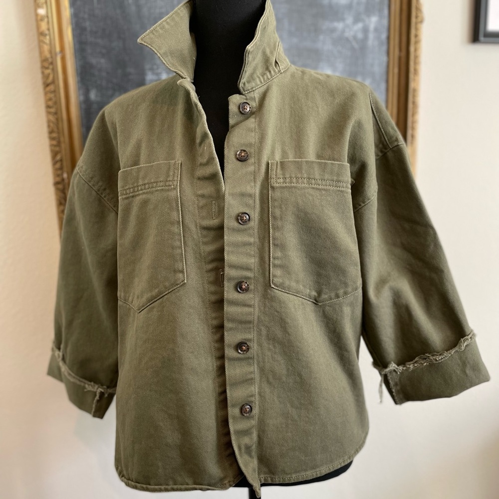 Women's Banana Republic twill shirt jacket button up. Size XS